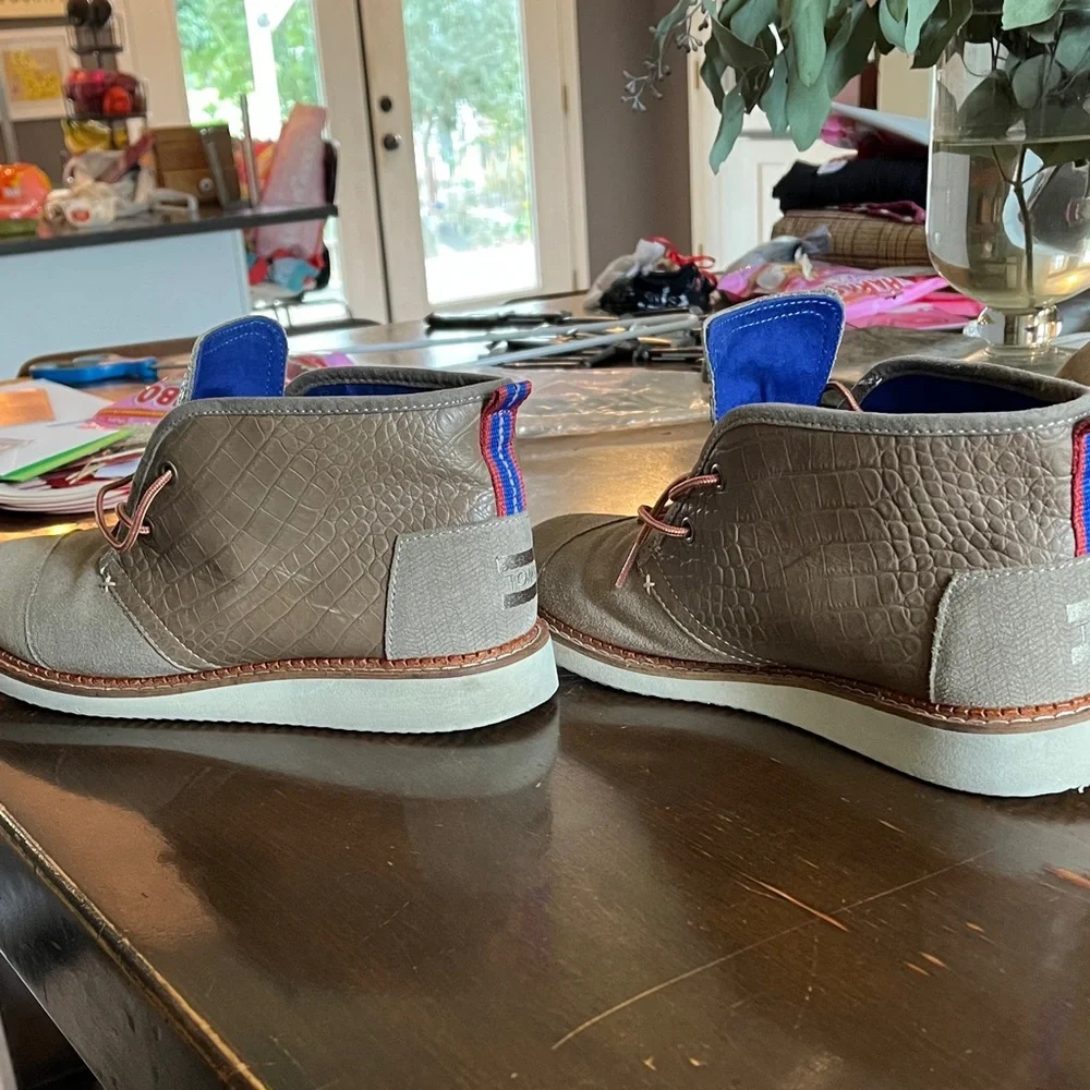 Toms Brown Suede Chukka Boots - Picture 3 of 6
